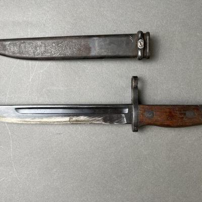 Lot 130 | WWII Japanese Paratrooper Bayonet
