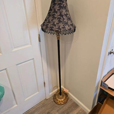 Pole lamp