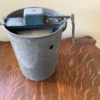 Ice cream maker