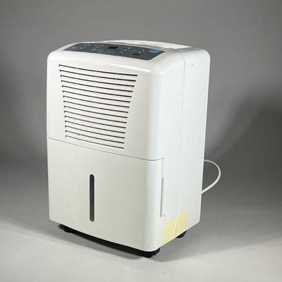 GE DEHUMIDIFIER | GE dehumidifier with 30 pints/24 hour capacity, Serial No. HT 115375. - h. 19.5 x w. 10 x l. 13 in

