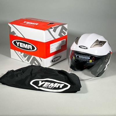 YEMA MOTORCYCLE HELMET | Yema white motorcycle helmet size medium, having drop-down tinted visor and adjustable vents Model: YM-627 - h....