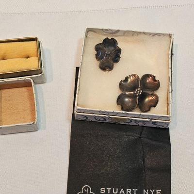 https://www.auctionninja.com/stress-free-estate-services-llc/sales/details/astounding-estate-auction-vintage-xmas-collectibles-jewelry-an...