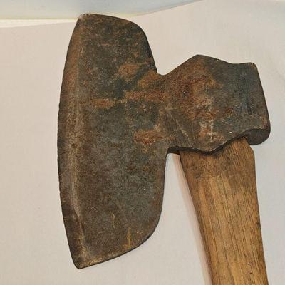 https://www.auctionninja.com/stress-free-estate-services-llc/sales/details/astounding-estate-auction-vintage-xmas-collectibles-jewelry-an...
