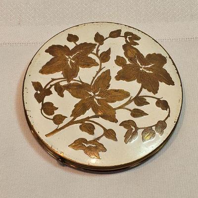https://www.auctionninja.com/stress-free-estate-services-llc/sales/details/astounding-estate-auction-vintage-xmas-collectibles-jewelry-an...