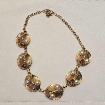 https://www.auctionninja.com/stress-free-estate-services-llc/sales/details/astounding-estate-auction-vintage-xmas-collectibles-jewelry-an...