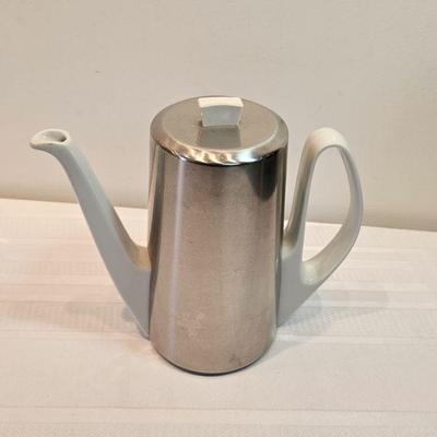 https://www.auctionninja.com/stress-free-estate-services-llc/sales/details/astounding-estate-auction-vintage-xmas-collectibles-jewelry-an...