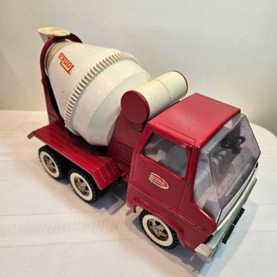 https://www.auctionninja.com/stress-free-estate-services-llc/sales/details/astounding-estate-auction-vintage-xmas-collectibles-jewelry-an...