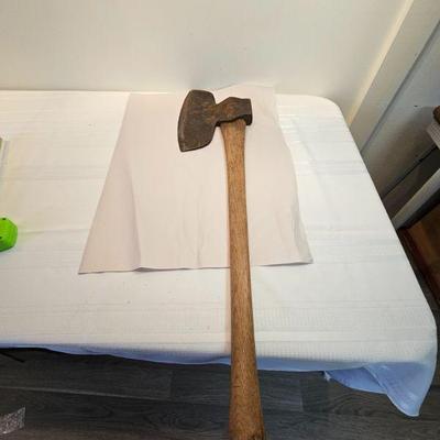https://www.auctionninja.com/stress-free-estate-services-llc/sales/details/astounding-estate-auction-vintage-xmas-collectibles-jewelry-an...