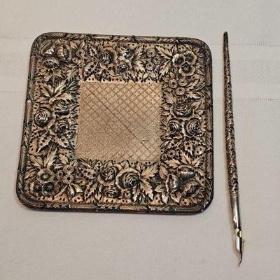 https://www.auctionninja.com/stress-free-estate-services-llc/sales/details/astounding-estate-auction-vintage-xmas-collectibles-jewelry-an...