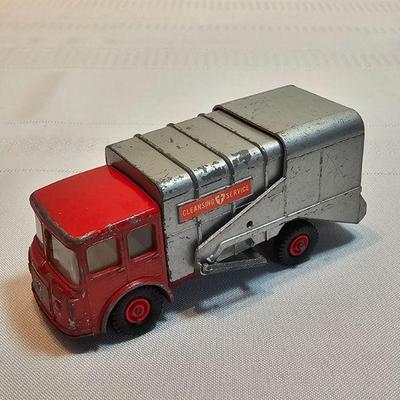 https://www.auctionninja.com/stress-free-estate-services-llc/sales/details/astounding-estate-auction-vintage-xmas-collectibles-jewelry-an...
