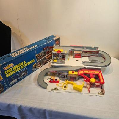 https://www.auctionninja.com/stress-free-estate-services-llc/sales/details/astounding-estate-auction-vintage-xmas-collectibles-jewelry-an...