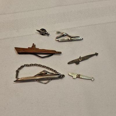 https://www.auctionninja.com/stress-free-estate-services-llc/sales/details/astounding-estate-auction-vintage-xmas-collectibles-jewelry-an...