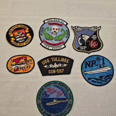 https://www.auctionninja.com/stress-free-estate-services-llc/sales/details/astounding-estate-auction-vintage-xmas-collectibles-jewelry-an...