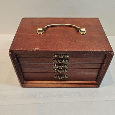 https://www.auctionninja.com/stress-free-estate-services-llc/sales/details/astounding-estate-auction-vintage-xmas-collectibles-jewelry-an...
