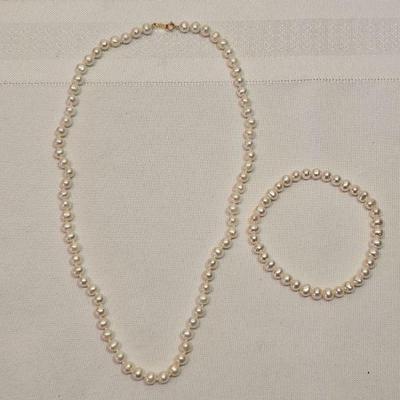 https://www.auctionninja.com/stress-free-estate-services-llc/sales/details/astounding-estate-auction-vintage-xmas-collectibles-jewelry-an...