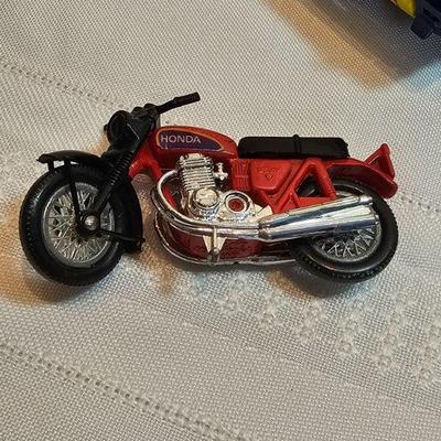 https://www.auctionninja.com/stress-free-estate-services-llc/sales/details/astounding-estate-auction-vintage-xmas-collectibles-jewelry-an...