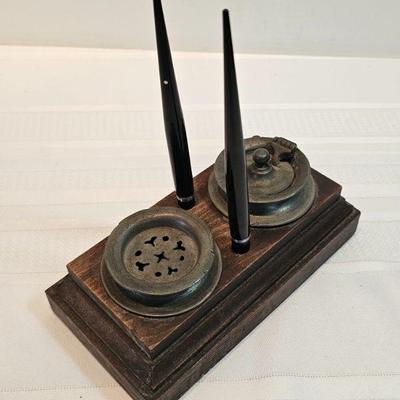 https://www.auctionninja.com/stress-free-estate-services-llc/sales/details/astounding-estate-auction-vintage-xmas-collectibles-jewelry-an...