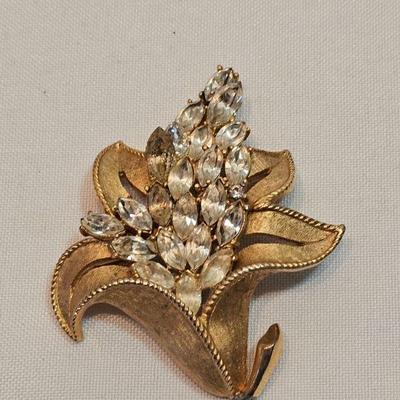 https://www.auctionninja.com/stress-free-estate-services-llc/sales/details/astounding-estate-auction-vintage-xmas-collectibles-jewelry-an...