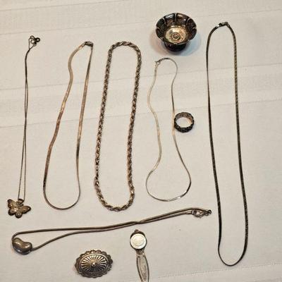 https://www.auctionninja.com/stress-free-estate-services-llc/sales/details/astounding-estate-auction-vintage-xmas-collectibles-jewelry-an...