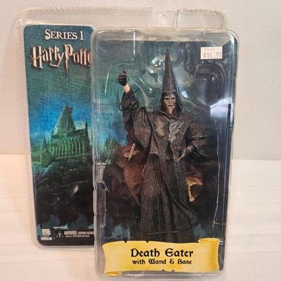 https://www.auctionninja.com/stress-free-estate-services-llc/sales/details/astounding-estate-auction-vintage-xmas-collectibles-jewelry-an...