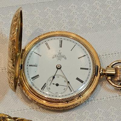 https://www.auctionninja.com/stress-free-estate-services-llc/sales/details/astounding-estate-auction-vintage-xmas-collectibles-jewelry-an...