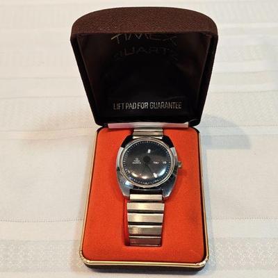 https://www.auctionninja.com/stress-free-estate-services-llc/sales/details/astounding-estate-auction-vintage-xmas-collectibles-jewelry-an...
