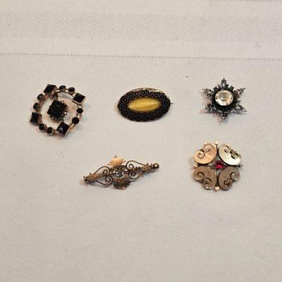 https://www.auctionninja.com/stress-free-estate-services-llc/sales/details/astounding-estate-auction-vintage-xmas-collectibles-jewelry-an...