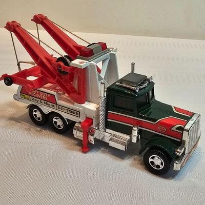 https://www.auctionninja.com/stress-free-estate-services-llc/sales/details/astounding-estate-auction-vintage-xmas-collectibles-jewelry-an...