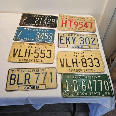 https://www.auctionninja.com/stress-free-estate-services-llc/sales/details/astounding-estate-auction-vintage-xmas-collectibles-jewelry-an...