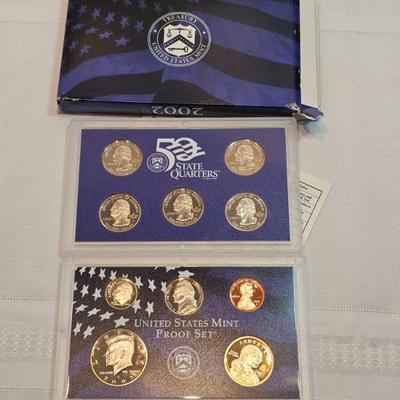 https://www.auctionninja.com/stress-free-estate-services-llc/sales/details/astounding-estate-auction-vintage-xmas-collectibles-jewelry-an...