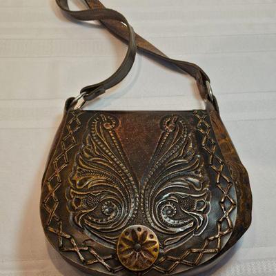 https://www.auctionninja.com/stress-free-estate-services-llc/sales/details/astounding-estate-auction-vintage-xmas-collectibles-jewelry-an...