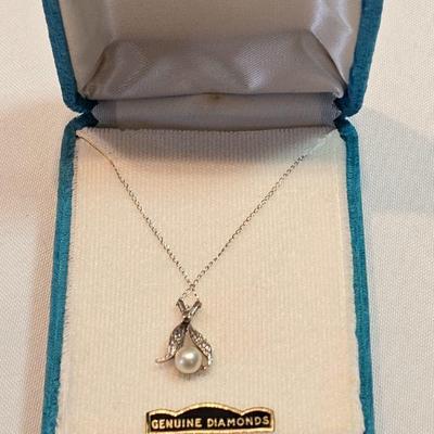 https://www.auctionninja.com/stress-free-estate-services-llc/sales/details/astounding-estate-auction-vintage-xmas-collectibles-jewelry-an...