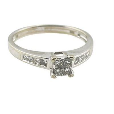 Lot 001-122   
Princess Set Diamond 14K White Gold Engagement Ring