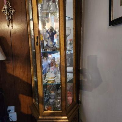 Lighted display cabinet