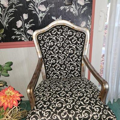 2 matching arm chairs