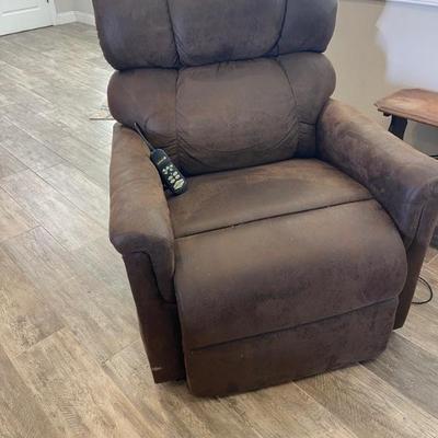 Electric recliner by golden