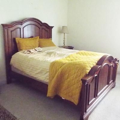 GUEST BEDROOM WINWOOD QUEEN BED HEAD AND FOOT BOARD