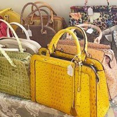 160 SATCHELS, TOTES AND PURSES