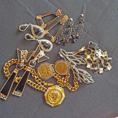 COSTUME FASHION DESIGN AND BLACK AND GOLD JEWELRY