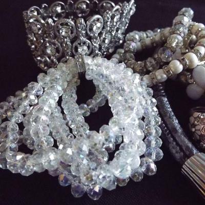 COSTUME FASHION JEWELRY TO BE SOLD IN UNOPENABLE CLEAR BAGS BASED ON JEWELRY COLOR. THERE ARE SOME GREAT RINGS IN EACH AND THE MORE RINGS...
