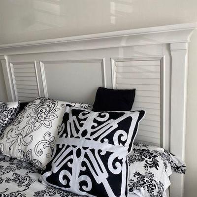 GREAT LINENS, PILLOWS AND ACCESSORIES