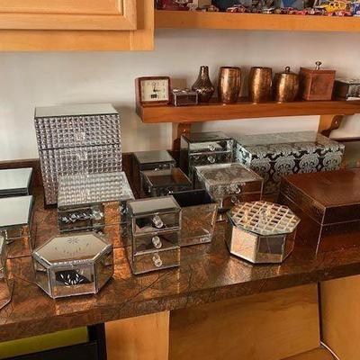 MIRRORED BOX COLLECTION