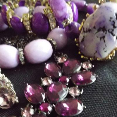 COSTUME FASHION JEWELRY TO BE SOLD IN UNOPENABLE CLEAR BAGS BASED ON JEWELRY COLOR. THERE ARE SOME GREAT RINGS IN EACH AND THE MORE RINGS...