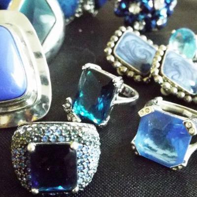 COSTUME FASHION JEWELRY TO BE SOLD IN UNOPENABLE CLEAR BAGS BASED ON JEWELRY COLOR. THERE ARE SOME GREAT RINGS IN EACH AND THE MORE RINGS...