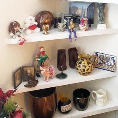 SMALL DECORATIVE ITEMS, POTTERY AND GLASSWARE