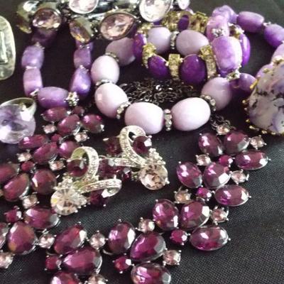 COSTUME FASHION JEWELRY TO BE SOLD IN UNOPENABLE CLEAR BAGS BASED ON JEWELRY COLOR. THERE ARE SOME GREAT RINGS IN EACH AND THE MORE RINGS...