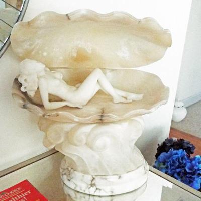 CARVED ALABASTER BIRTH OF VENUS (BOTTICELLI) SCULPTURE LAMP UMBERTIO STIACCINI