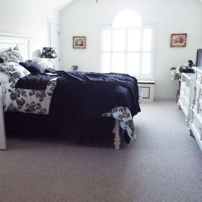 HOLLAND HOUSE WHITE QUEEN HEAD AND FOOT BOARD