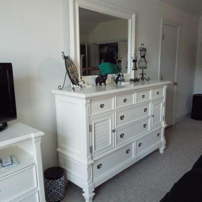 HOLLAND HOUSE WHITE DRAWER DRESSER AND MIRROR