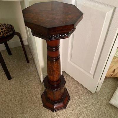 DARK OAK PEDESTAL